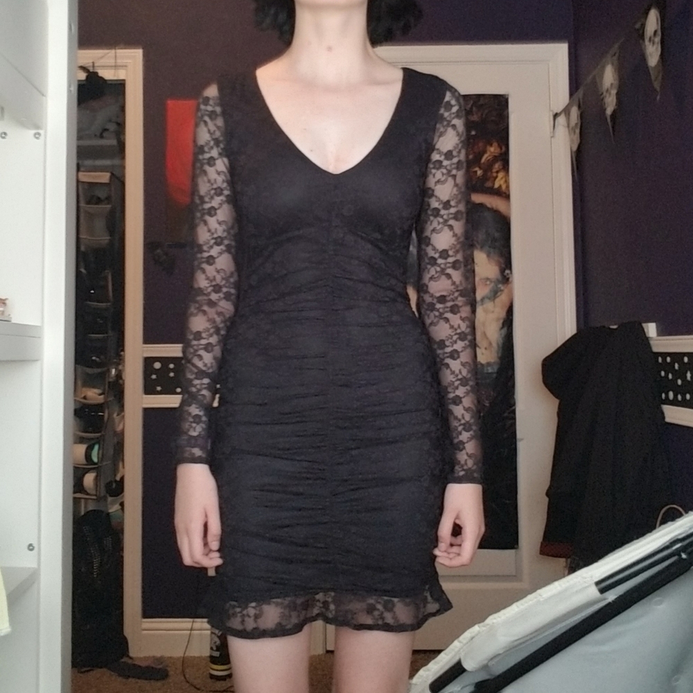Lace fitted dress - Picture 1 of 3